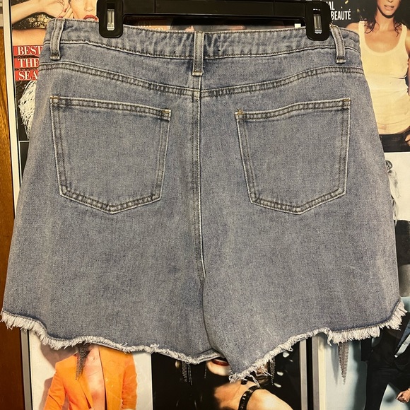 Misguided Denim shorts with chain detail - Picture 5 of 7